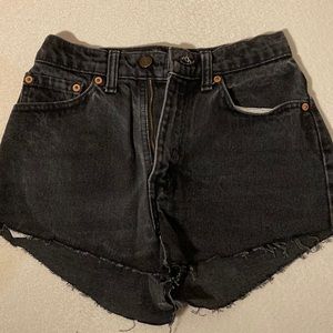 Vintage Levis high waisted shorts - Black